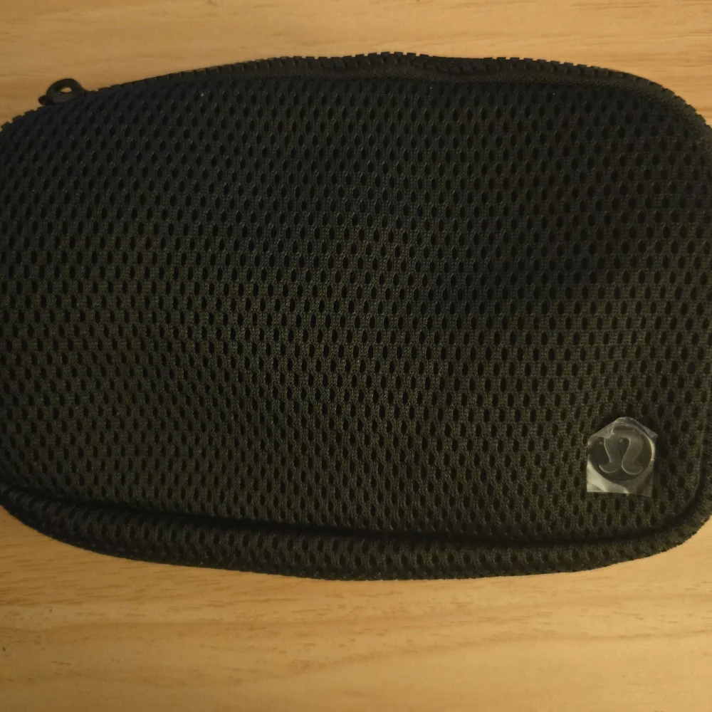 Lululemon Everywhere Belt Bag 1L Knit Mesh - Picture 2 of 5